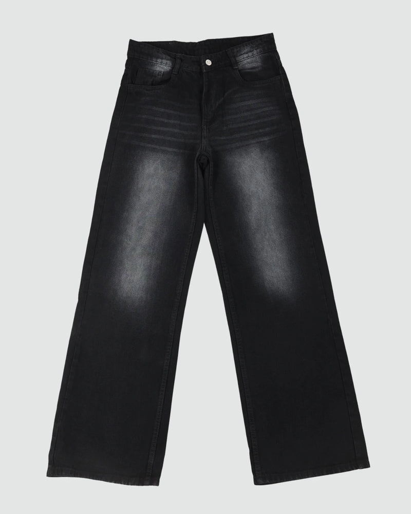 Full-length styling of Eizaro baggy fit denim jeans with white t-shirt and sneakers