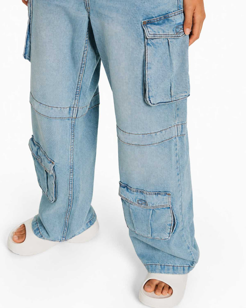 Close Up Detail of Multiple Pockets Cargo Wide Leg High Waist Pure Denim Jeans - Eizaro